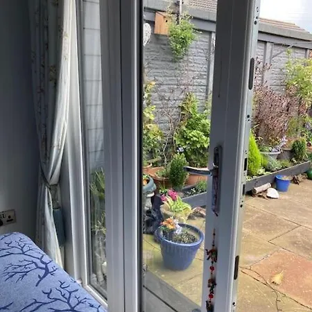 Beautiful New Garden Annexe Apartment Ashton in Makerfield Exterior photo