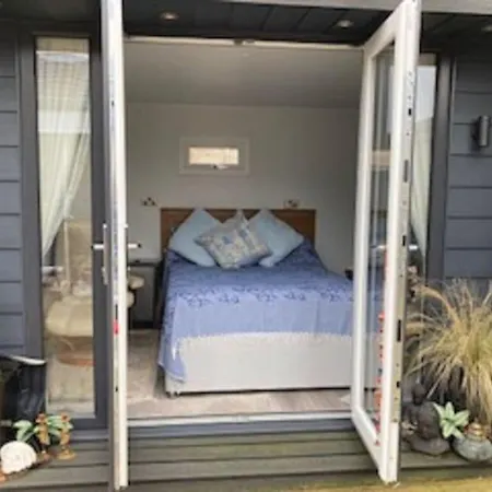 Beautiful New Garden Annexe Apartment Ashton in Makerfield Exterior photo