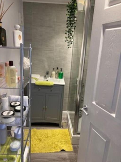 Beautiful New Garden Annexe Apartment *