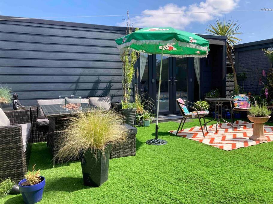 Beautiful New Garden Annexe Apartment
