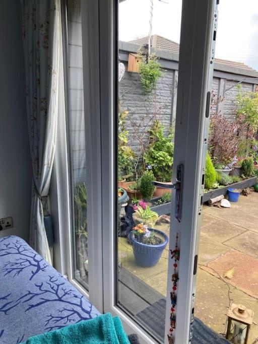 Beautiful New Garden Annexe Apartment *