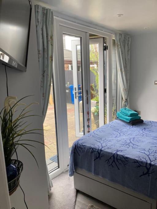 Beautiful New Garden Annexe Apartment Ashton in Makerfield